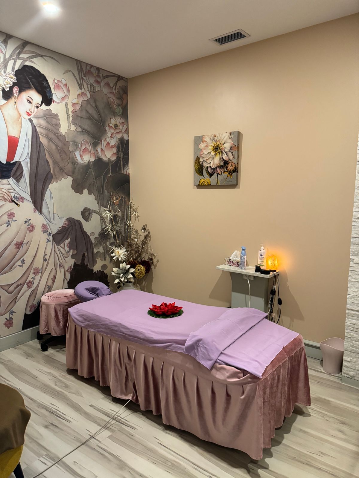 treatment room of ting ting massage and therapy